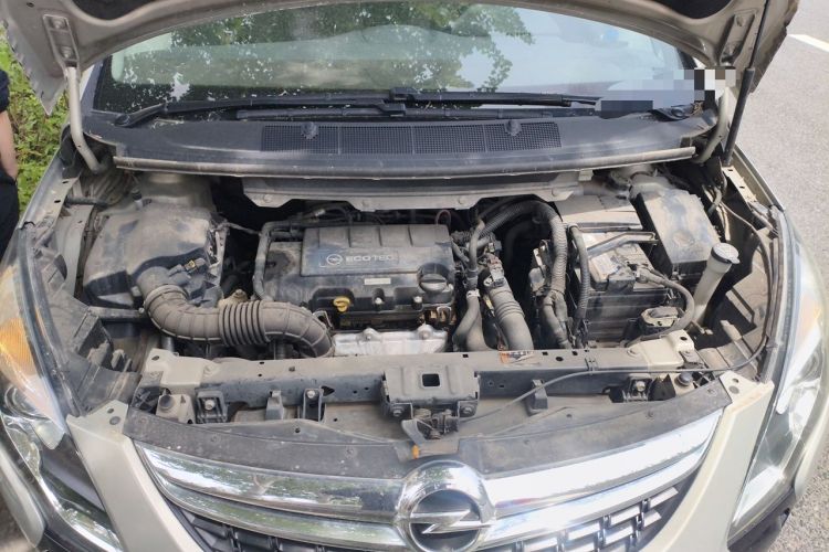Used Opel Zafira 2013 1.4T Five-Seat Comfort Version Engine Bay