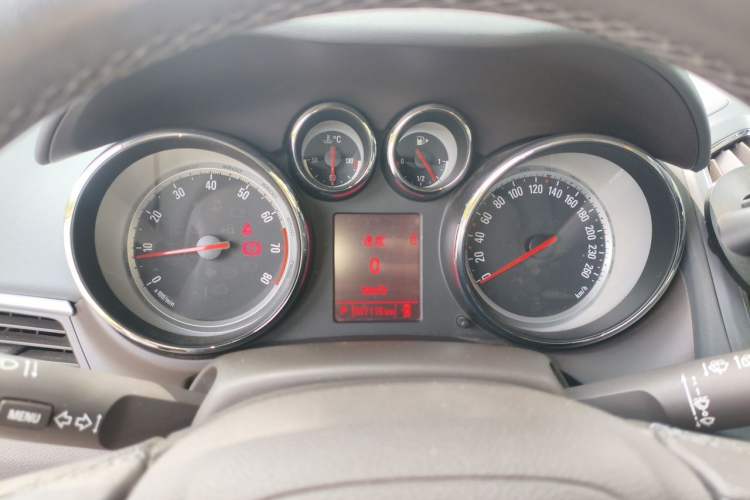 Used Opel Zafira 2013 1.4T Five-Seat Comfort Version Instrument Cluster