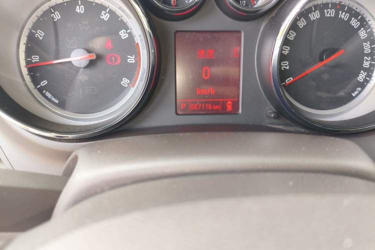 Used Opel Zafira 2013 1.4T Five-Seat Comfort Version Odometer Close Up