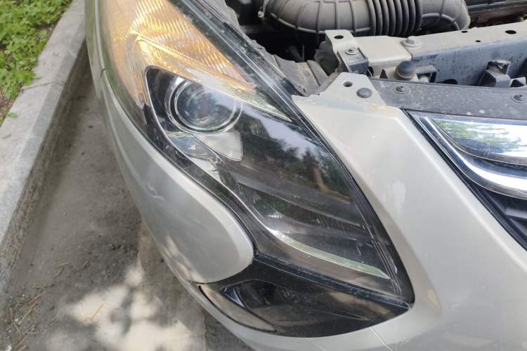 Used Opel Zafira 2013 1.4T Five-Seat Comfort Version Right Front Headlight