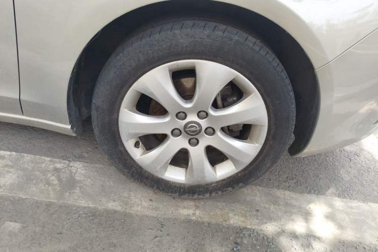 Used Opel Zafira 2013 1.4T Five-Seat Comfort Version Right Front Wheel Hub