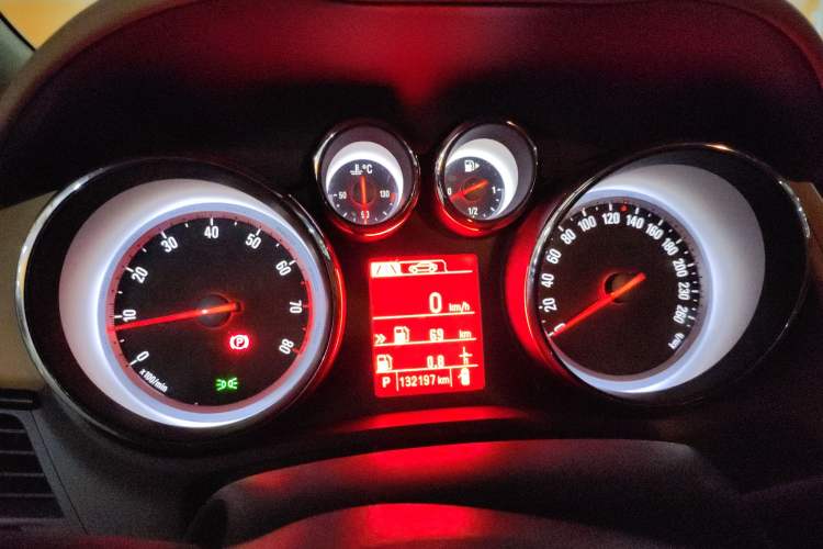 Used Opel Zafira 2013 1.4T Seven-Seater Luxury Model Instrument Cluster