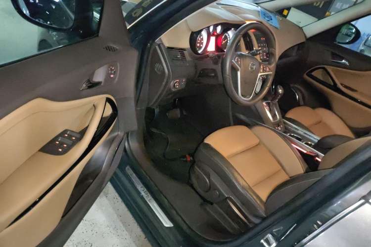 Used Opel Zafira 2013 1.4T Seven-Seater Luxury Model Interior 3