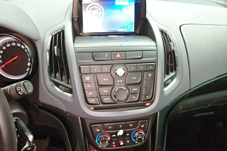 Used Opel Zafira 2013 1.4T Seven-Seater Luxury Model Audio And AC Panel