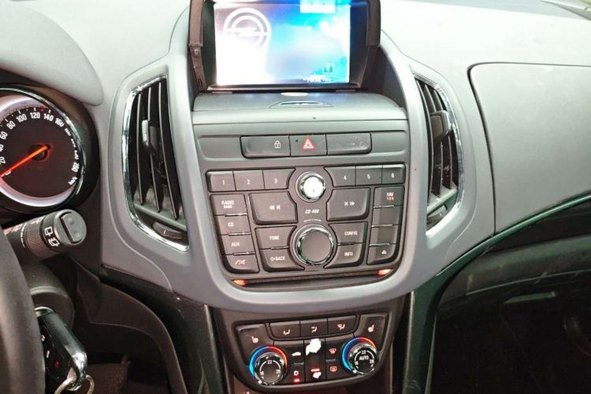 Used Opel Zafira 2013 1.4T Seven-Seater Luxury Model Audio And AC Panel