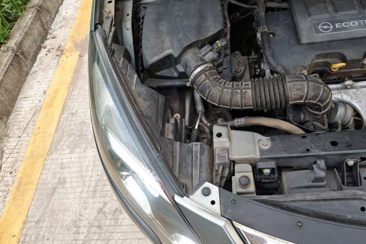 Used Opel Zafira 2013 1.4T Five-Seat Comfort Version Engine Bay Right