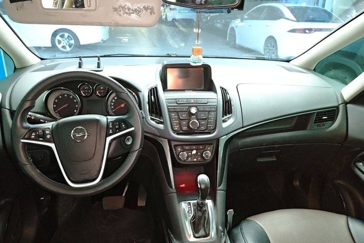 Used Opel Zafira 2013 1.4T Seven-Seater Luxury Model Interior 2