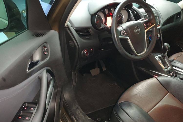 Used Opel Zafira 2013 1.4T Seven-Seater Luxury Model Interior 3