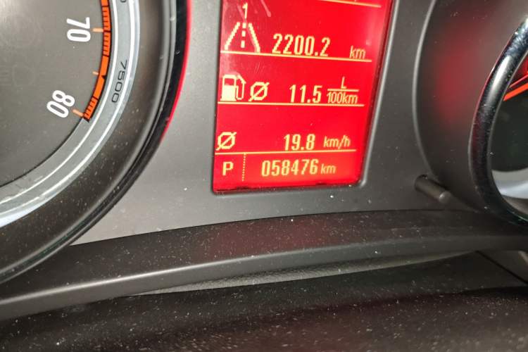 Used Opel Zafira 2013 1.4T Seven-Seater Luxury Model Odometer Close Up