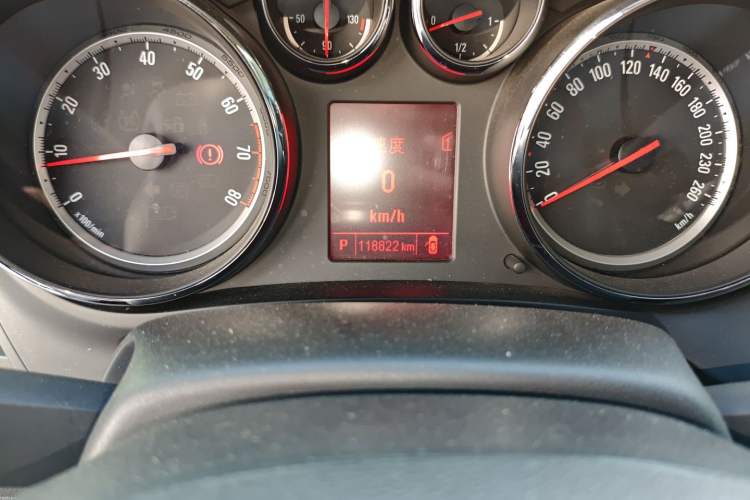 Used Opel Zafira 2013 1.4T Five-Seat Comfort Version Odometer Close Up