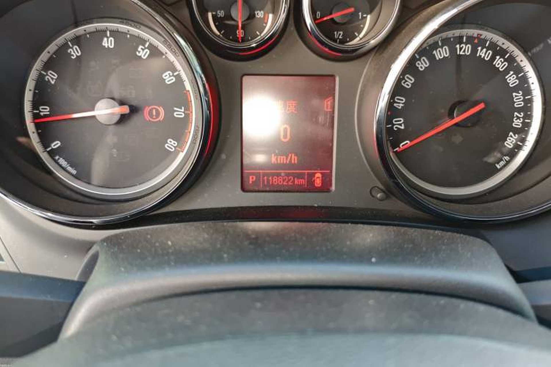 Used Opel Zafira 2013 1.4T Five-Seat Comfort Version Odometer Close Up