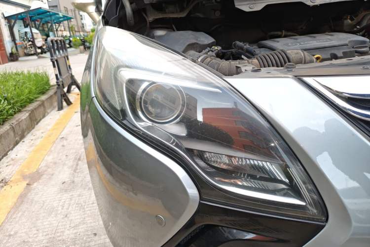 Used Opel Zafira 2013 1.4T Five-Seat Comfort Version Right Front Headlight