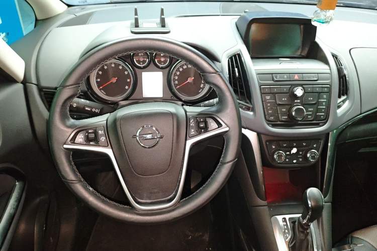 Used Opel Zafira 2013 1.4T Seven-Seater Luxury Model Steering Wheel