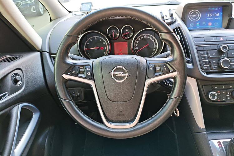 Used Opel Zafira 2013 1.4T Five-Seat Comfort Version Steering Wheel