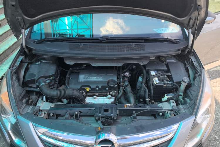 Used Opel Zafira 2013 1.4T Five-Seat Comfort Version Engine Bay