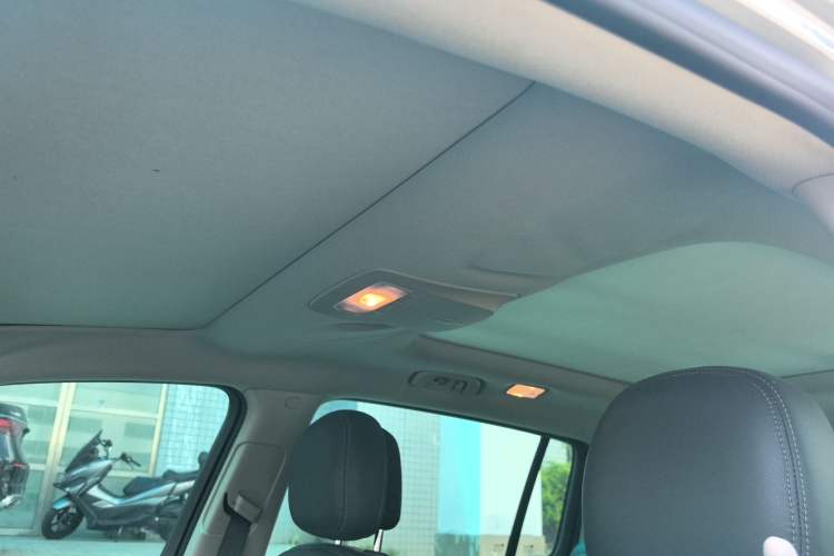 Used Opel Zafira 2013 1.4T Five-Seat Comfort Version Headliner