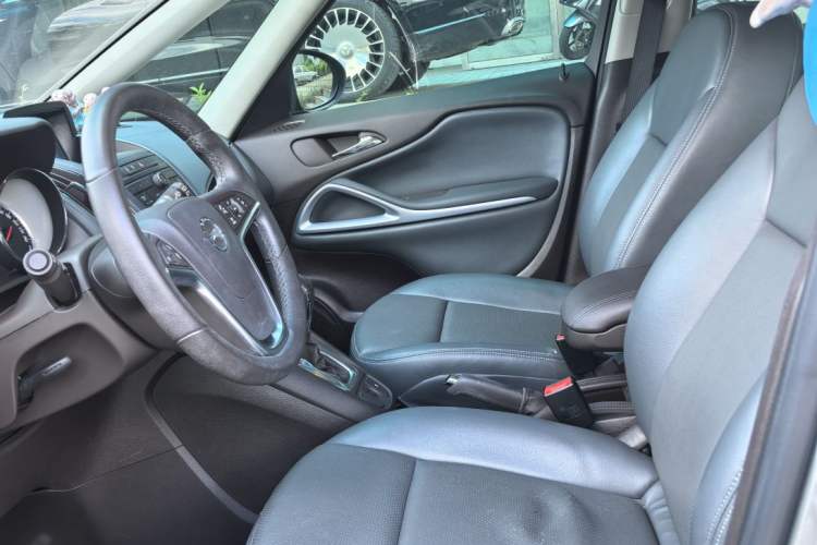 Used Opel Zafira 2013 1.4T Five-Seat Comfort Version Interior 1