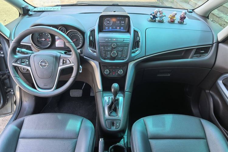 Used Opel Zafira 2013 1.4T Five-Seat Comfort Version Interior 3