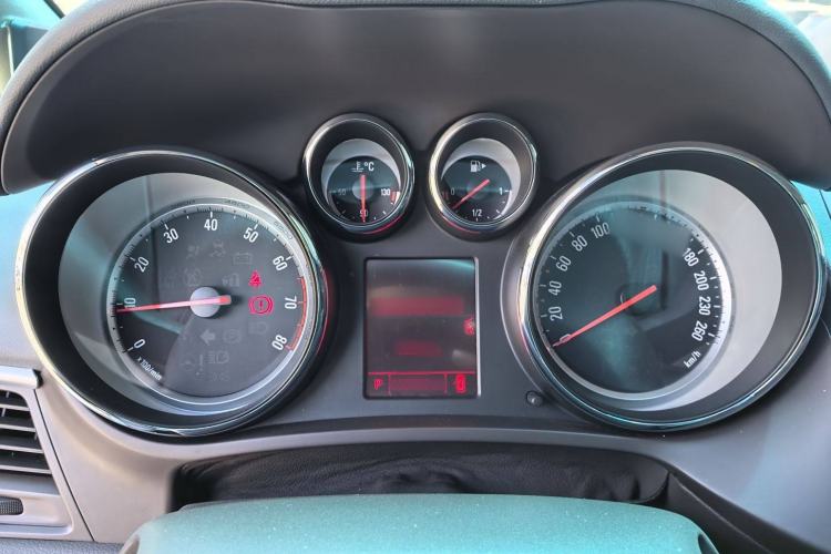 Used Opel Zafira 2013 1.4T Five-Seat Comfort Version Interior 5