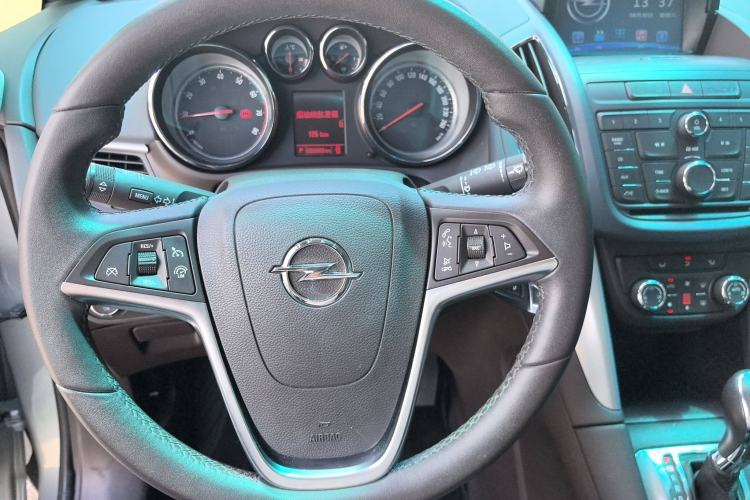 Used Opel Zafira 2013 1.4T Five-Seat Comfort Version Steering Wheel