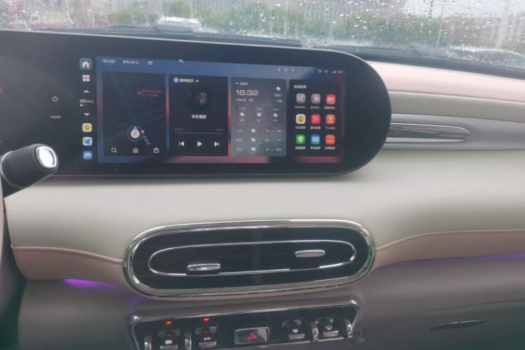 Used ORA Ballet Cat 2022 401 km Nutcracker Edition