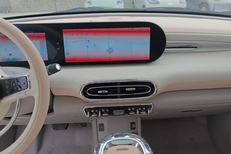 Used ORA Ballet Cat 2022 401 km Nutcracker Edition Audio And AC Panel