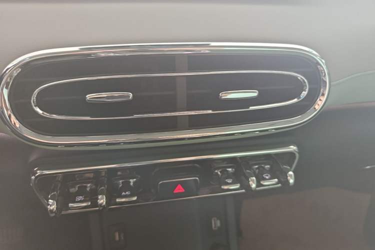 Used ORA Ballet Cat 2022 401 km Alice Edition Audio And AC Panel