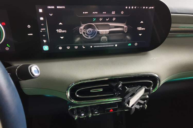Used ORA Ballet Cat 2022 401 km Nutcracker Edition Audio And AC Panel