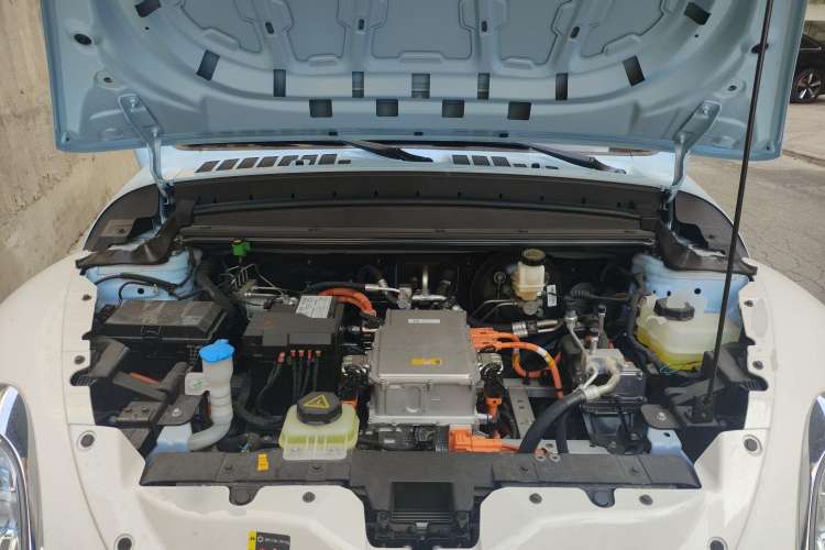 Used ORA Ballet Cat 2022 401 km Nutcracker Edition Engine Bay