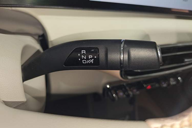 Used ORA Ballet Cat 2022 500km Sleeping Beauty Edition Gear Lever