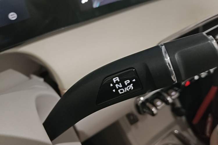 Used ORA Ballet Cat 2022 500km Sleeping Beauty Edition Gear Lever