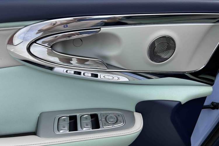 Used ORA Ballet Cat 2022 401 km Nutcracker Edition Interior 7