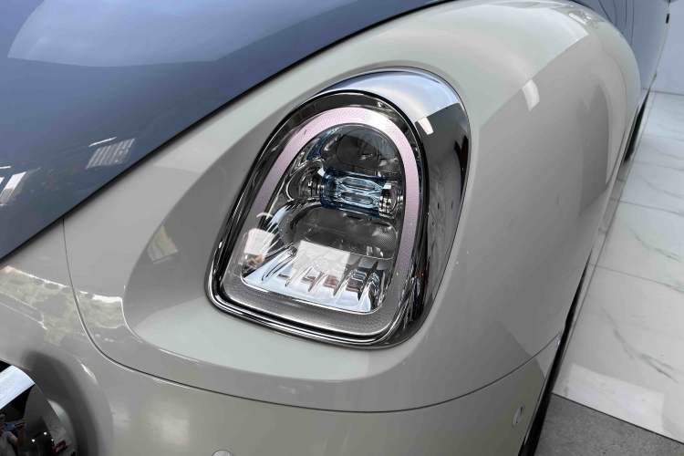 Used ORA Ballet Cat 2022 401 km Nutcracker Edition Left Front Headlight