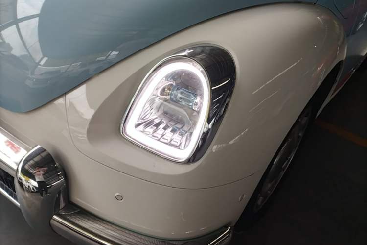 Used ORA Ballet Cat 2022 401 km Nutcracker Edition Left Front Headlight