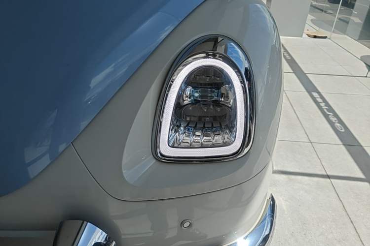 Used ORA Ballet Cat 2022 401 km Nutcracker Edition Left Front Headlight