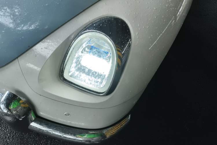 Used ORA Ballet Cat 2022 401 km Nutcracker Edition Left Front Headlight