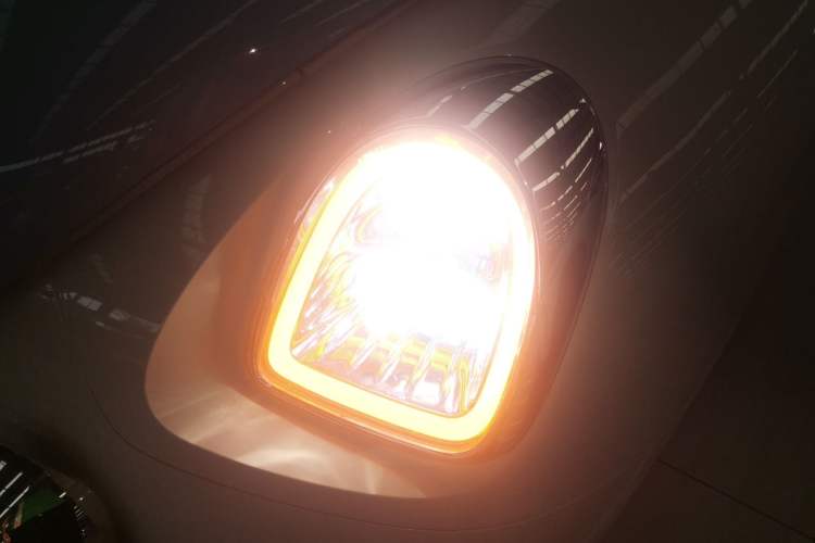 Used ORA Ballet Cat 2022 401 km Nutcracker Edition Left Front Headlight