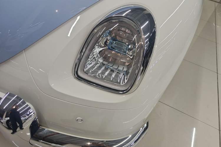 Used ORA Ballet Cat 2022 401 km Nutcracker Edition Left Front Headlight