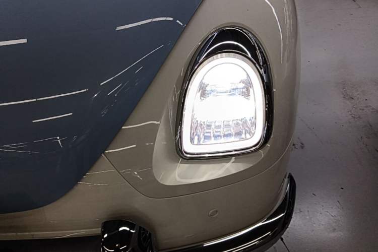 Used ORA Ballet Cat 2022 401 km Nutcracker Edition Left Front Headlight