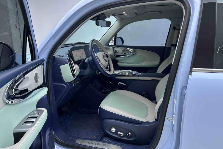 Used ORA Ballet Cat 2022 401 km Nutcracker Edition Left Front Seat
