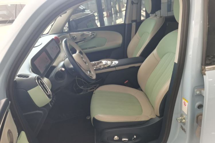 Used ORA Ballet Cat 2022 401 km Nutcracker Edition Left Front Seat