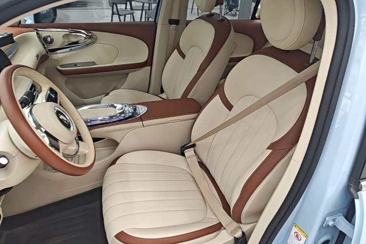 Used ORA Ballet Cat 2022 401 km Alice Edition Left Front Seat