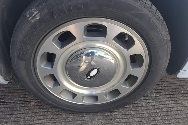 Used ORA Ballet Cat 2022 401 km Nutcracker Edition Left Front Wheel Hub
