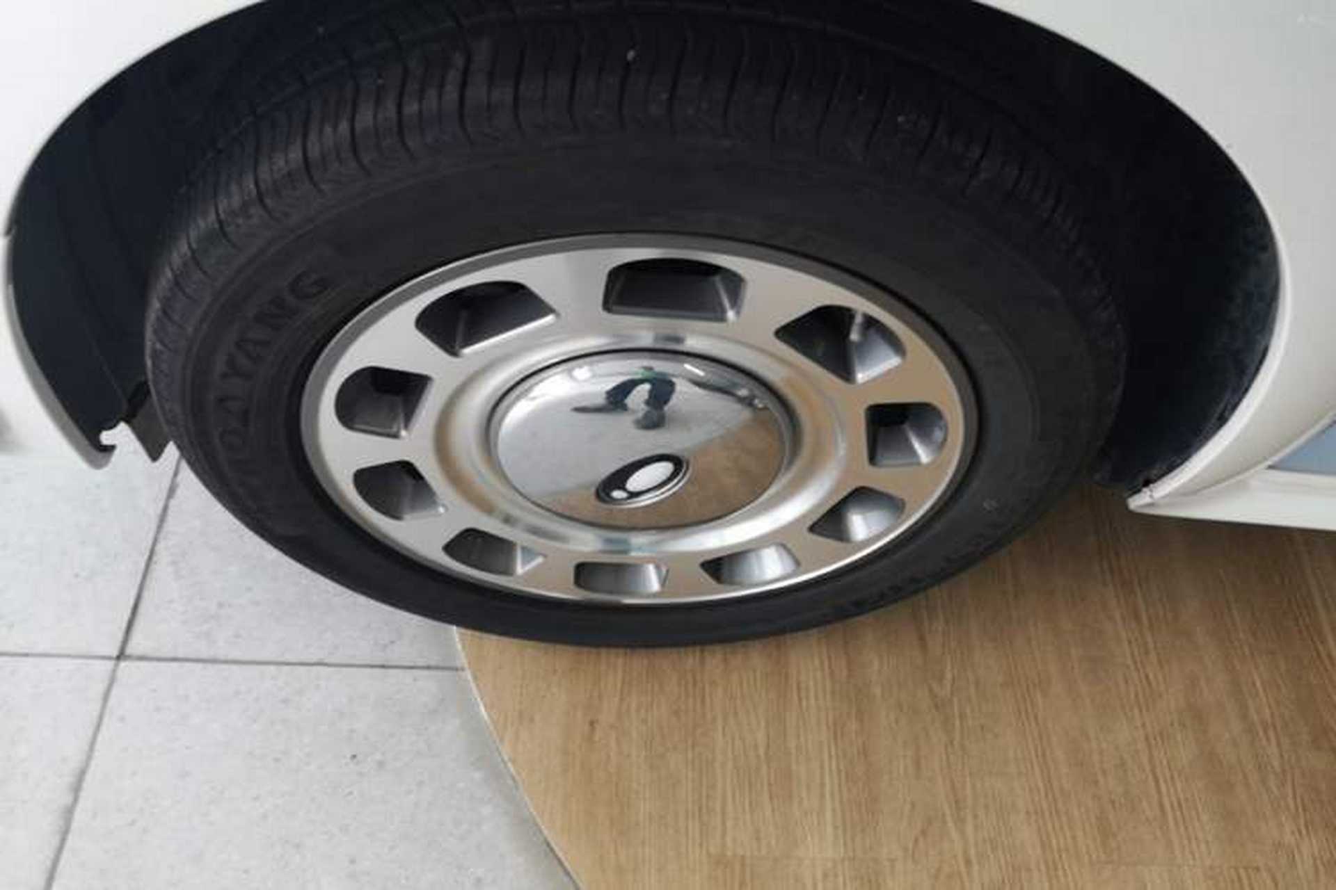 Used ORA Ballet Cat 2022 401 km Nutcracker Edition Left Front Wheel Hub