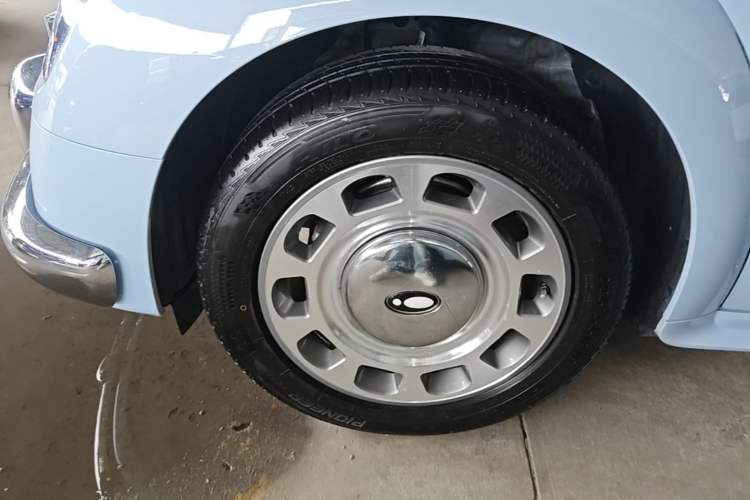 Used ORA Ballet Cat 2022 401 km Alice Edition Left Front Wheel Hub