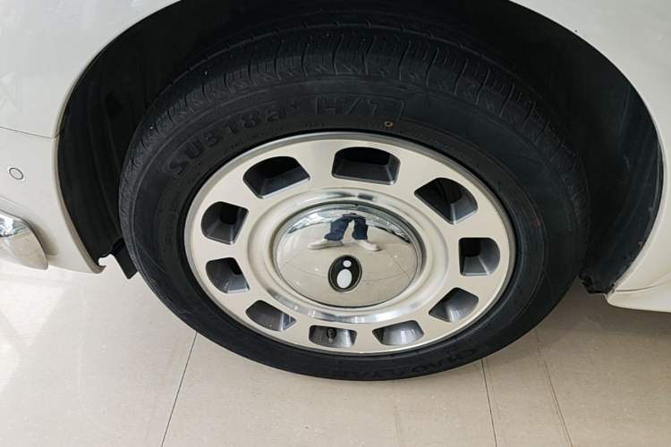 Used ORA Ballet Cat 2022 401 km Nutcracker Edition Left Front Wheel Hub