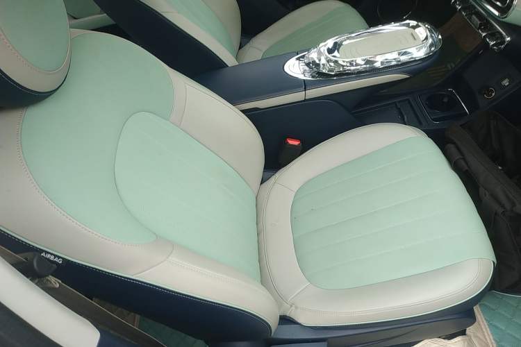 Used ORA Ballet Cat 2022 401 km Alice Edition Right Front Seat