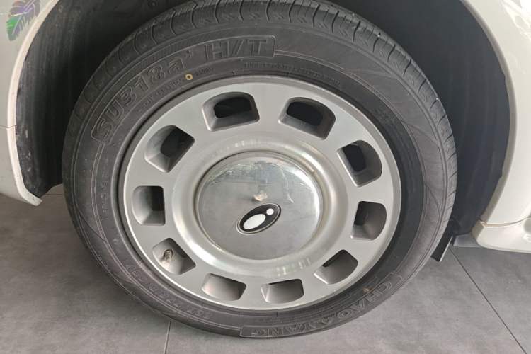 Used ORA Ballet Cat 2022 401 km Alice Edition Right Rear Wheel Hub