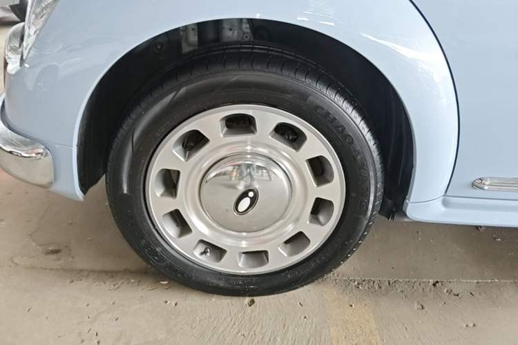 Used ORA Ballet Cat 2022 401 km Alice Edition Right Rear Wheel Hub
