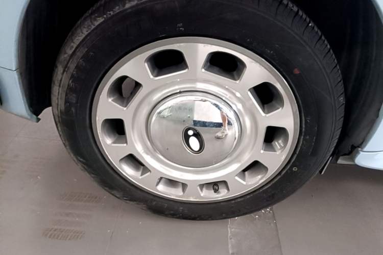 Used ORA Ballet Cat 2022 500 km Swan Lake Edition Right Rear Wheel Hub